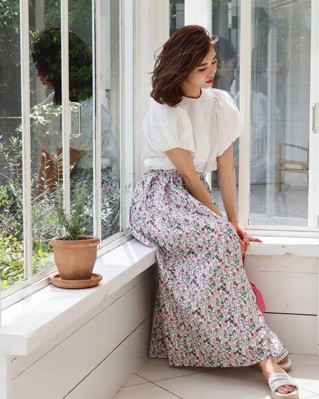 川人未帆さんのインスタグラム写真 - (川人未帆Instagram)「・1枚おかしくなってたみたいだから再投稿😓  ・ Part 3。 ラップ風ワンピと、同じ柄のスカート。 スカートはエンブレムプリントTシャツに合わせて着たくて作ったようなもの💚💙  @seventenbymihokawahito  #seventenbymihokawahito」5月14日 12時41分 - miho0319kawahito