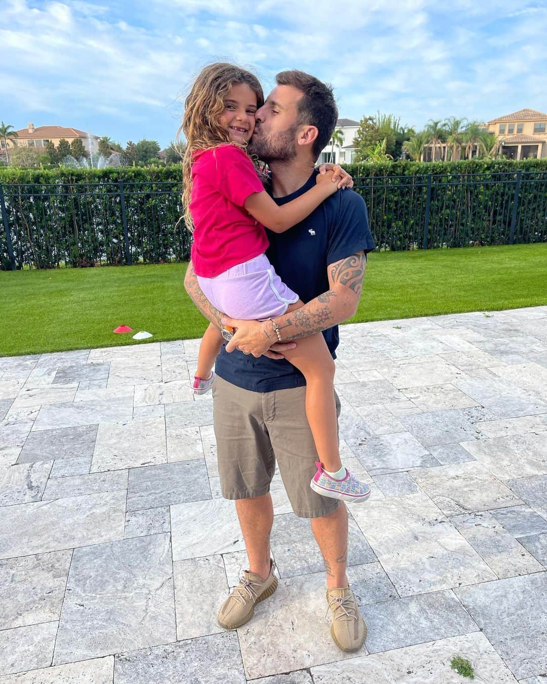アントニオ・ノチェリーノのインスタグラム：「Buon compleanno mia piccola principessa  Papà ti ama tantissimo❤️❤️❤️ #7」