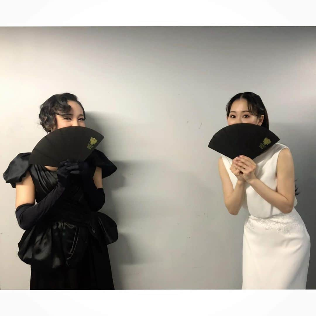 咲希あかねさんのインスタグラム写真 - (咲希あかねInstagram)「ちゃぴシシィ🥺💕#愛希れいか  『パイセンいっしょに写真撮ろ！』って声かけてくれた♪  いや可愛すぎるだろコイツ！！笑 久しぶりに一緒の舞台に立てて、 本っっっ当に嬉しかった😊✨  なんかね色々思い出すと同時に、 止まらない進化し続けるちゃぴに感動した😢 『私だけに』とかすごく素敵で、鳥肌立った！  ご自前のドレスも素敵で✨ 真咲さんにセンスを磨いて頂いたお陰やね😚❤️  #エリザベートガラコンサート  #月組 #ねずみ🐭」5月15日 0時09分 - akane_saki