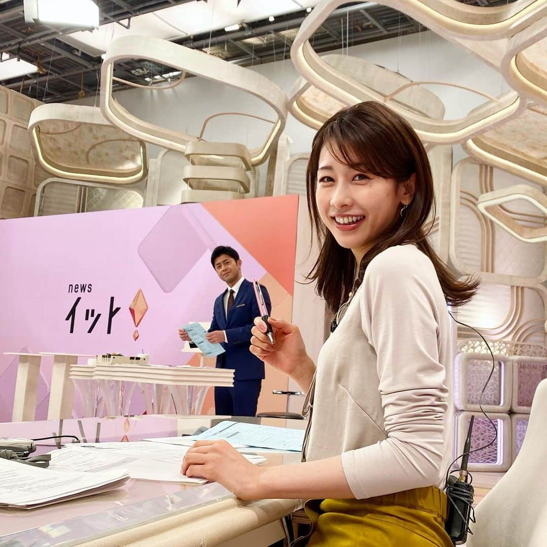 フジテレビ「プライムニュース イブニング」さんのインスタグラム写真 - (フジテレビ「プライムニュース イブニング」Instagram)「#イット !放送中です ぜひご覧ください！   ●専門家の乱？３道県に #緊急事態宣言 決定へ ●何が？ #ハクチョウ 首に黒い輪っか ●高価でも重厚感で人気！ #鈍器本 って？ ●注目！市場の #問屋街 まるでホームセンター？ 食材だけじゃない！日用品に料理道具まで   #本番5分前 の1枚 #加藤綾子 @ayako_kato.official #榎並大二郎 @enami_daijiro   #木村拓也 @takuya.kimura0801   #齋藤孝   #ガチャピン @gachapin_official #三井良浩   #石本沙織 #小澤陽子 @yoko.ozawa729   #フジテレビ #アナウンサー 公式HP：https://www.fujitv.co.jp/livenews_it/ FNNプライムオンライン：https://www.fnn.jp/」5月14日 15時56分 - livenews_it