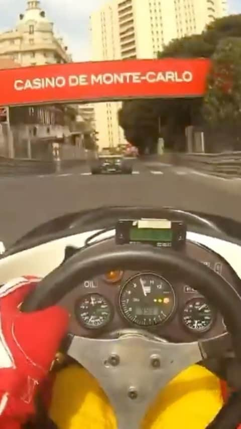 WATCHMANIAのインスタグラム：「Driver: Jean-Denis Delètraz Car: 1974 Hesketh - James Hunt Video credit: @louisdeletraz」