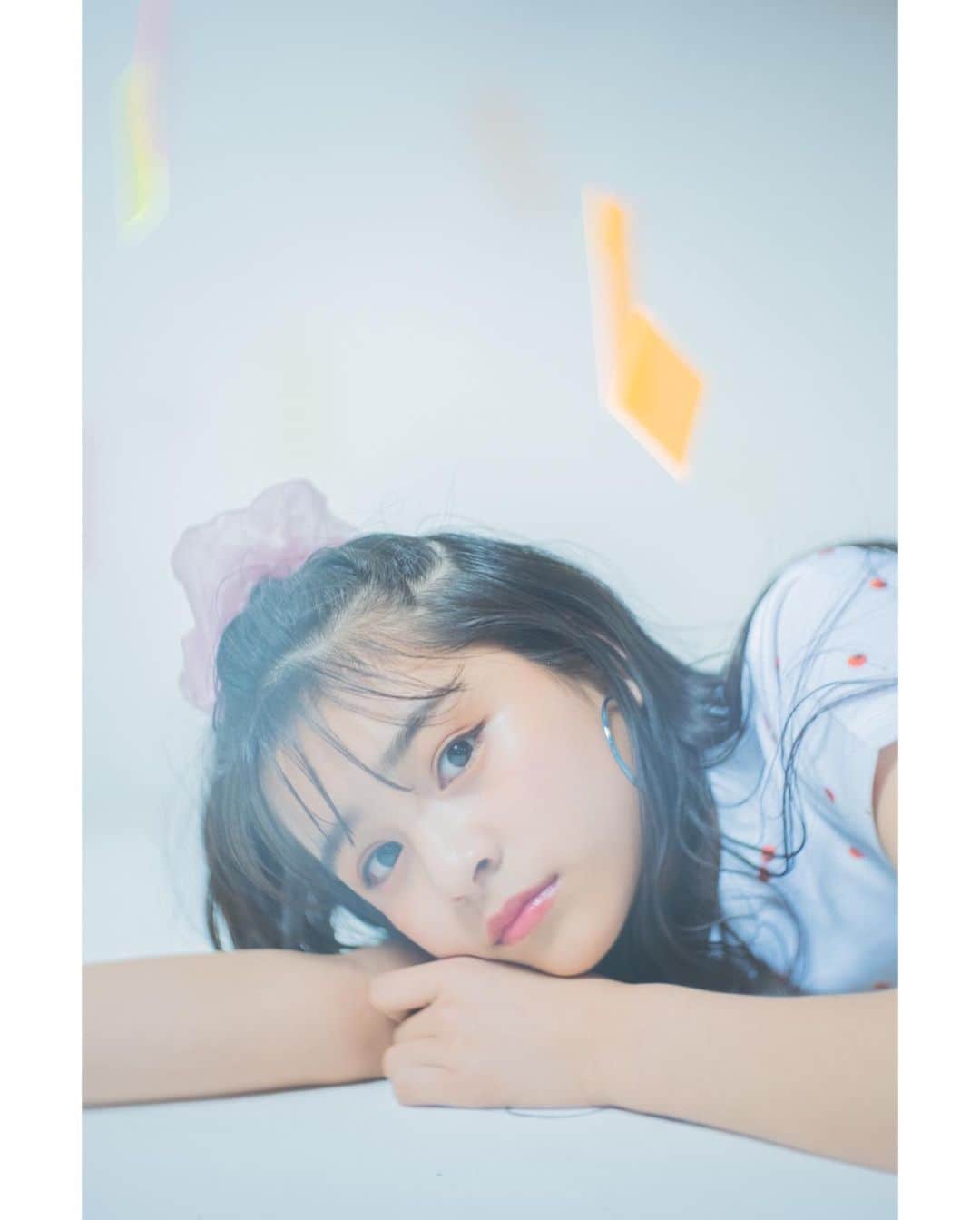 ニコ☆プチのインスタグラム：「☁️🤍🍼  コハナ革命起こします🌻✨ プチ㋲プライベートでコハナの気持ちを大特集中📚🤍 ぜひチェックしてね〜❕❕  #有坂心花 #可愛いから大量に📸😘 photo by @kusumoto_takaki」