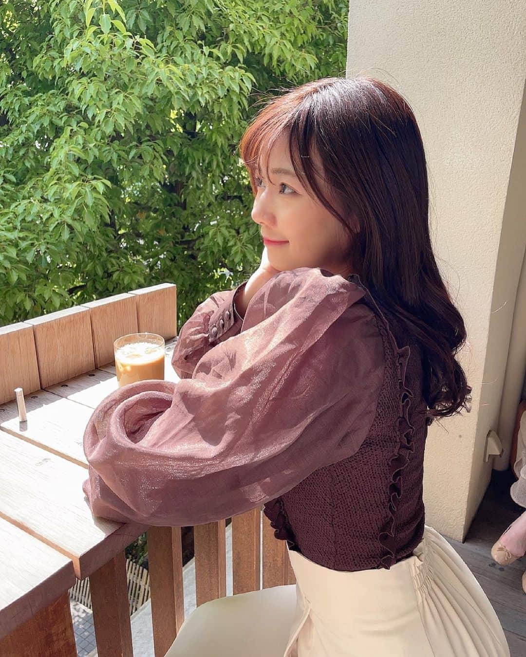 杉浦みずきのインスタグラム：「. 黄昏🍃🕊 ・ ・ 嘘です、暑ーーーい！って思いながら頑張って撮りました笑 ・ #bluebottlecoffee #青山カフェ #青山ランチ #表参道カフェ #表参道ランチ #テラス #テラスカフェ」