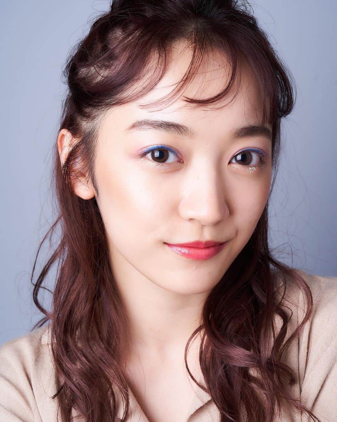 下村実生さんのインスタグラム写真 - (下村実生Instagram)「ブルーのラインと涙袋のキラキラ、カラーマスカラもしてるよ🦋  Photographer 📸 @taiki_the_shooter  hair&make 💄 @mie_makeup_artist」5月14日 19時19分 - miki_shimomura_