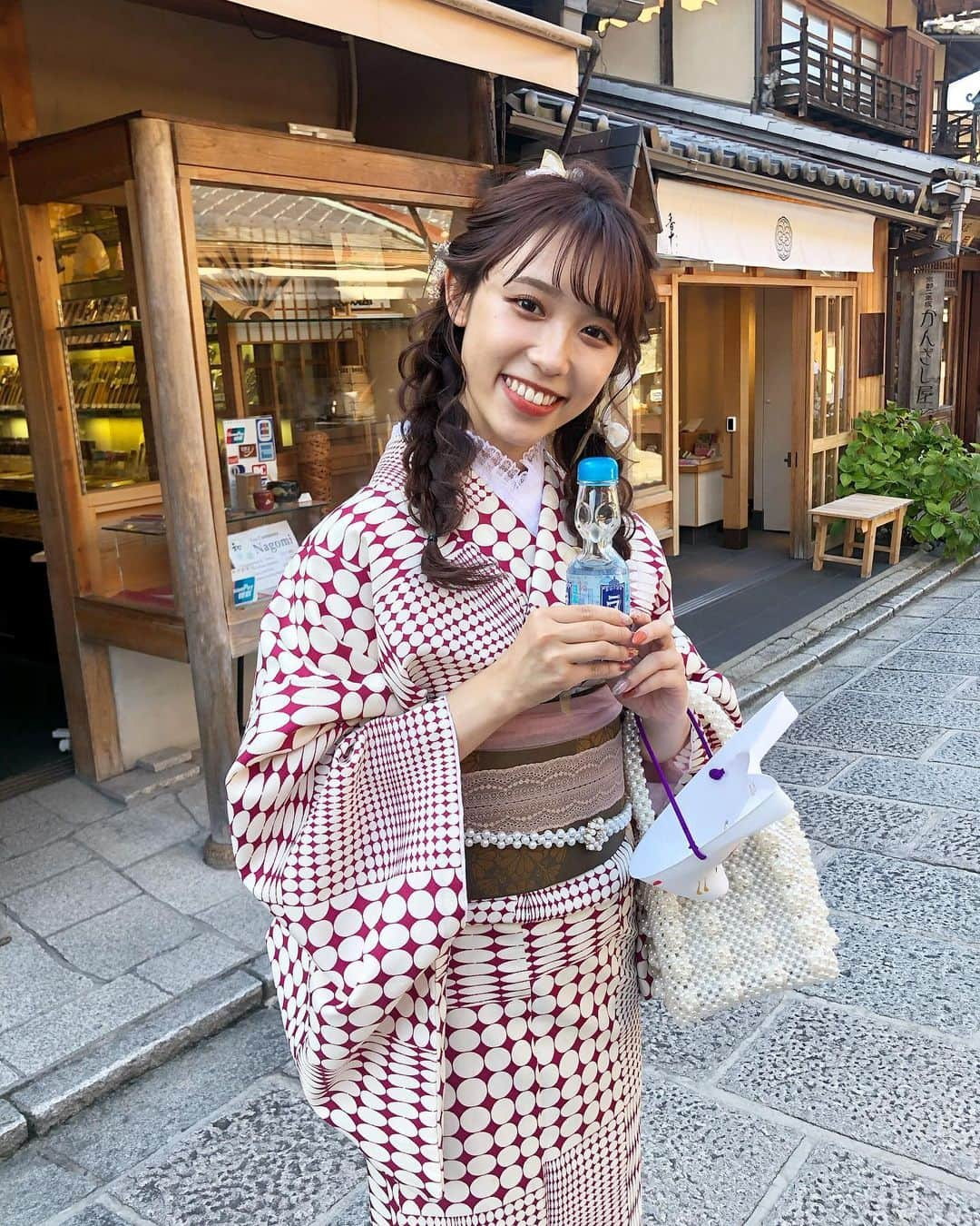 山本瑠香さんのインスタグラム写真 - (山本瑠香Instagram)「. 有名な超大手写真館の「スタジオアリスグループの京都豊匠」さんが、 【2021フォトプリンセスオーディション】を開催する事が決まりました👘  なんと【フォトプリンセス】に選ばれ方は、振袖イメージモデルとして、 HPやアプリ、SNSなどで活躍出来るそうです！ モデルデビュー出来るチャンスです💐  グランプリに選ばれた方にはその称号と共に、 振袖一式も贈られるみたいです🎁✨  ・モデルになりたい方 ・振袖が好きな方 ・新しいことに挑戦したい方  「2021フォトプリンセスオーディション 」で検索して、 是非応募してみてください🌼  【2021フォトプリンセスオーディション詳細】 応募締切：2021年6月10日（木） 応募方法： ①オーディション事務局アカウント(@photo_princess_2021 )をフォロー ②公式サイトの応募フォームから「エントリー」すると応募完了 （※鍵アカはNGなので気をつけてくださいね💦） オーディション日：2021年7月4日（日） オーディション会場：京都市内某所  #フォトプリンセス #2021フォトプリンセス #2021フォトプリンセスオーディション #振袖 #モデル #オーディション #京都豊匠 #着物女子 #成人式 #振袖モデル #前撮り #モデルになりたい #撮影 #モデル募集」5月14日 19時28分 - mckg2020_no3