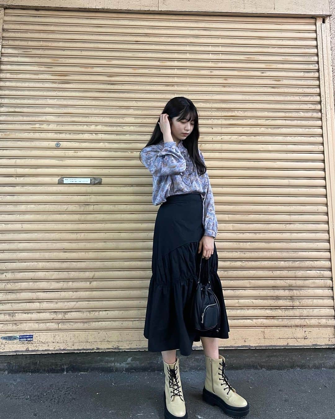 吉田莉桜さんのインスタグラム写真 - (吉田莉桜Instagram)「久しぶり？全身〜 ・ ・ ・ ・ 久しぶりに古着買いました。 早く着たいなぁ。 ※撮影時のみマスク外してます。 #全身コーデ #全身 #ビンテージ #古着屋巡り」5月14日 19時36分 - yoshida_rio_official