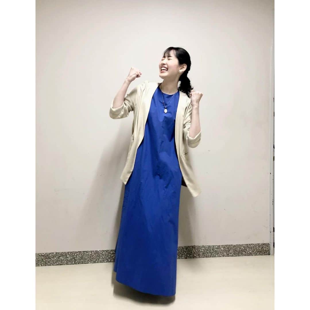 河村綾奈のインスタグラム：「週末だぁ〜〜〜weekend YES!!! というような、 まるで英語力の感じられないラジオのノリと、 テレビはいつもと違うガッツで乗り切りました。　 たくさんの方のお力添えで楽しい1週間。 お耳にかかった皆さん、 ご覧いただいた皆さん、ありがとうございました。  時間に余裕があっても中々出かけられない制約のある日々でも 今、目の前にある楽しいことを大切にしたい、 そしてそれをなるべく大きく育てたい、と改めて感じました。 頑張りや我慢が1日も早く実を結ぶことを願いながら、 自分にできることをきちんとしていきます。」