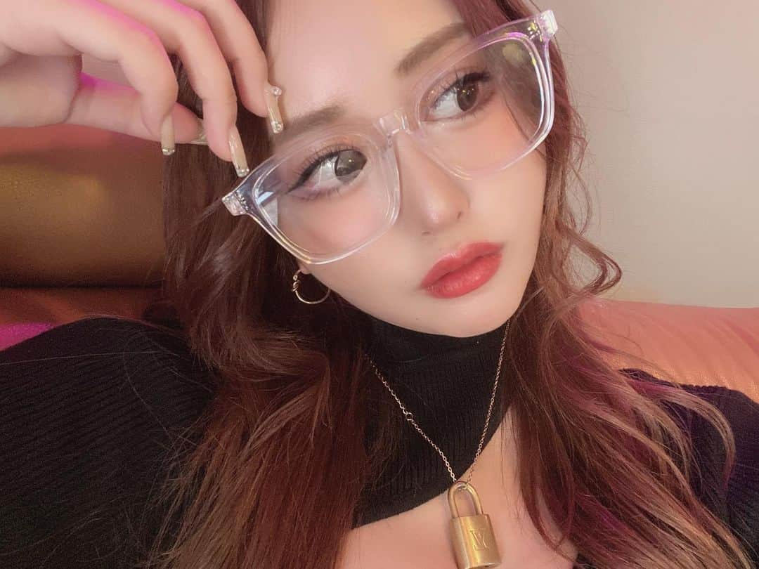 SHIHOさんのインスタグラム写真 - (SHIHOInstagram)「. . 🕶♡🕶♡🕶♡🕶♡🕶♡🕶 . (( @shaon.official )) (( @shaon.official )) . . . このクリアメガネ👓可愛すぎん🥰💗？ . . .」5月14日 20時10分 - cham_pipi