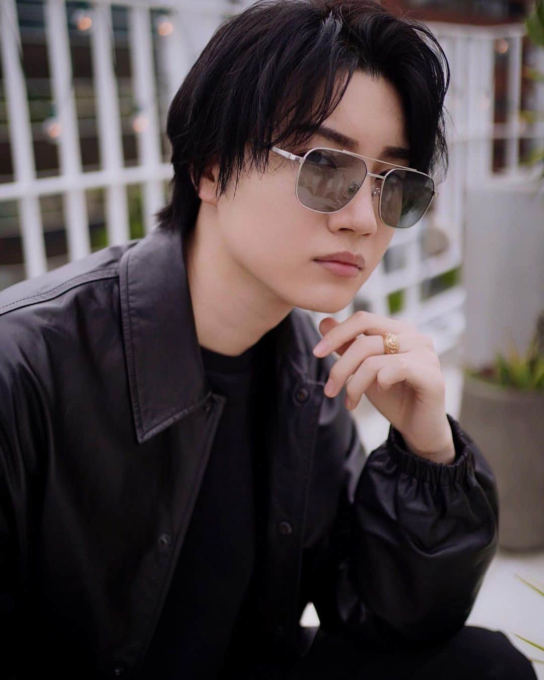 桜田通さんのインスタグラム写真 - (桜田通Instagram)「Dunhill Eyewear  暖かくなってきたので、アイウェアで目の保護をしながら、テラスでたまには日光浴。  アイウェアも初めてかける形でお気に入りです！  @dunhill #DunhillEyewear」5月14日 20時57分 - dorisakurada