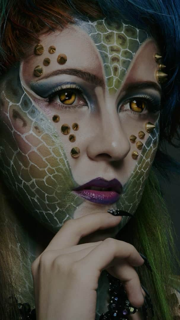 Amazing JIROのインスタグラム：「Now I can post a longer video on IGTV here is the artwork I submitted for NYX Professional Makeup FACE Awards Japan 2017 "YOUR TRUE COLOR". ． "Beauty Lizard" ． My TRUE COLOR is a mixture of colors and that is because I'm often attracted to the vague colors that are produced by mixing different colors than the primary colors. ． For this time, I made a mutant lizard by trying different combinations of colors and created my own color and gradation. ． I also tried different tools and techniques that I've never used for face and body paint before, such as creating gradation with eyeshadows (powder!) ． Thank you, NYX Professional Makeup for giving me such an opportunity. This was a fun challenge for me to try out different textures and techniques and to find out what I am able to do to express myself.  ． Hope you like my very first beauty makeup. ． #FACEAwardsJP #NYXPROFESSIONALMAKEUP #nyx #nyxcosmetics #nyxfaceawards #amazing_jiro #sfxmakeup #facepaint #bodypaint #makeup #makeupjunkie #makeupgeek #wakeupandmakeup #amazingmakeupart #creativemakeup #artisticmakeup #makeupmafia #makeuplover #makeupforever #makeuplife #メイク #メイクアップ  #化粧 #海外コスメ #メイクアップジャンキー #カラーメイク #フェイスペイント #ボディペイント」