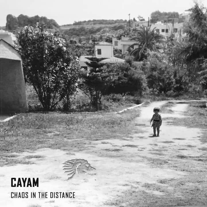 マヤ・ジェーン・コールスのインスタグラム：「OUT TODAY! ✨ my new CAYAM EP ‘Chaos in the Distance’ on @wearethebraveofficial 🪐 This is the third track ‘Sprkl’. Link in bio if you fancy supporting the release 😙 #happyfriday #CAYAM」