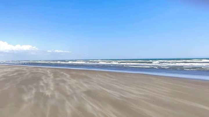 のインスタグラム：「初めて見た風が描く#砂模様 😳✨ Sand pattern drawn by the wind!✨ ・ #海 #ビーチ #beach #beachlover #九十九里浜 #砂浜 #砂 #海大好き #初めてみた #sandybeach #sands #夏日 #kujukuri」