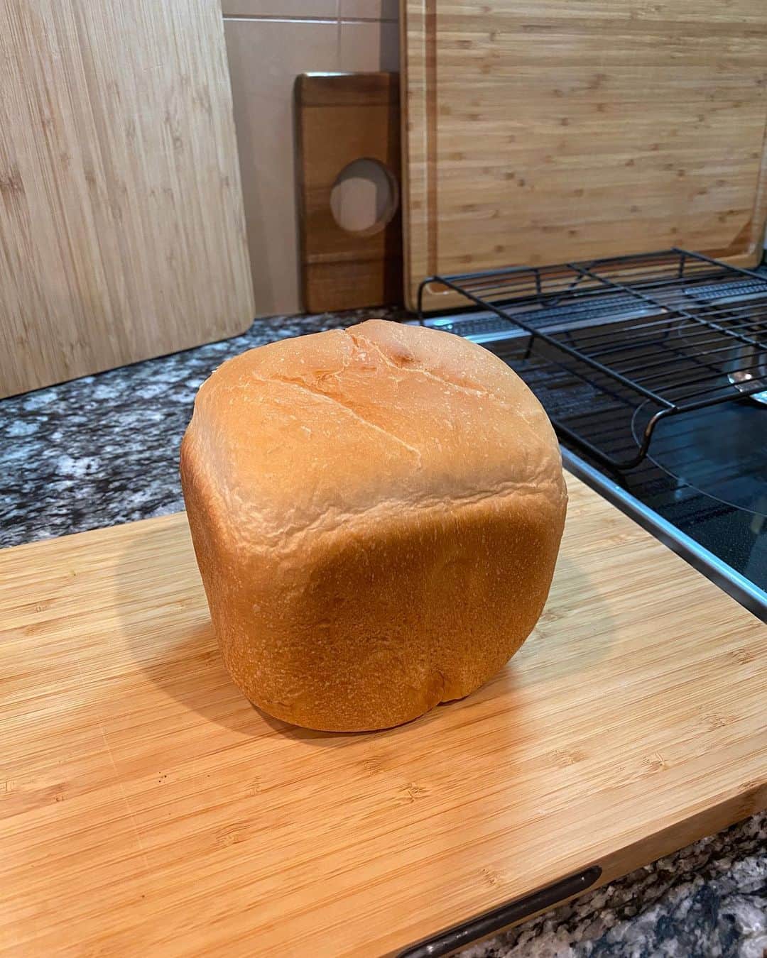 May Pakdee メイ パクディのインスタグラム：「Saturday bakery day🍞😌 #happybaker」