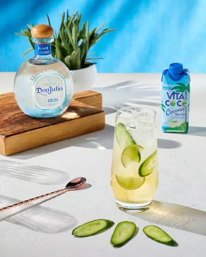 Vita Coco Coconut Waterのインスタグラム：「It's 3:45 now, but if you round up it's 5 o'clock right? Time for a Vita Cucumber?」