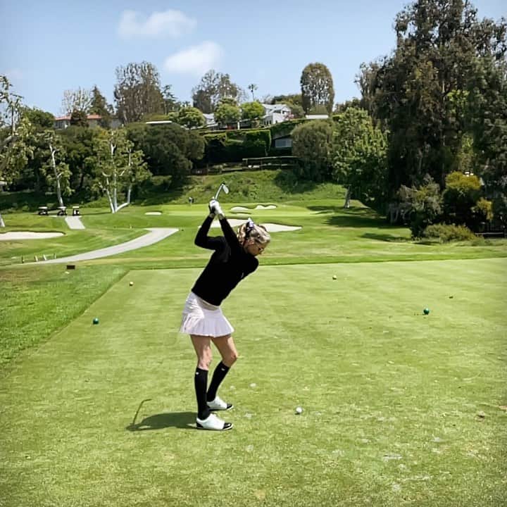 アンナ・ローソンのインスタグラム：「Dead aim‼️ @pxg #gen4 7 iron #pxgapprel」