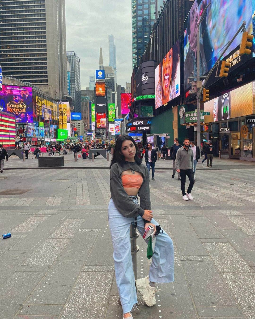 のインスタグラム：「Take me back to New York ❤️✨🥲 (Bc I left my AirPods there 🥵)」