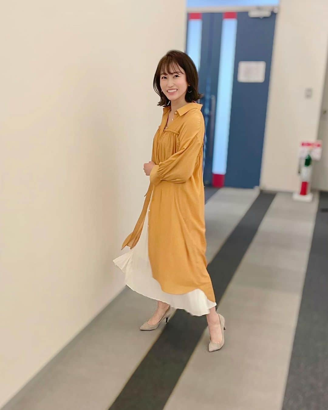 津田麻莉奈さんのインスタグラム写真 - (津田麻莉奈Instagram)「#おはよーちゃん  昨夜の、 J SPORTS 「MLBイッキ見！」 ありがとうございました😊⚾️✨  J SPORTS公式YouTubeでは 「イッキ見延長戦」を配信しています。 ぜひご覧ください🙌 ▶️ https://youtu.be/E0rSht2Bif4  ・海を越えたコラコラ論争 ・マイリー投手ノーノー達成！でも守備が…🤭 ・低反発球について ・週末の中継カードの見所　など  衣装　@brahmin_fsf  (重ね着した白いスカートは私服です) 髪は外ハネに巻いてもらいました✨ やっぱり切って大正解😎  さて…🐈 今日は17時からグリーンチャンネル 「VANで勝ち馬さがしてみませんか」 生放送でお送りします！！  #ヴィクトリアマイル の予想と買い目は 今日の#デイリースポーツ さんの紙面に コラムを掲載していただいてます🙏✨ デイリースポーツ電子版でもお求め 頂けますのでぜひチェックして下さい🐯  よろしくお願いします！🙇‍♀️  −−−−−−−−−−−−−−−−−−−−−−−−−−  @jsports_yakyu   #JSPORTS  #MLBイッキ見 #MLB #baseball  #majorleaguebaseball  #野球好き　 #メジャーリーグ　 #衣装#コーデ #ワンピースコーデ  #ootd#fashion  #outfitoftheday  #facesansfard  #まりなる #津田麻莉奈」5月15日 7時04分 - tsudamarinal