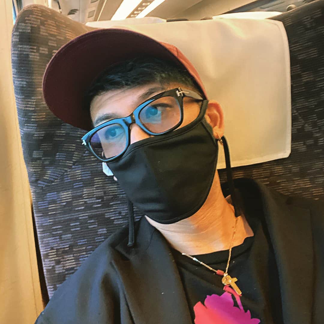 川畑要のインスタグラム：「ひっさしぶりの新幹線🚄  やっぱり移動する時間ていろんなこと考えられるから大事だな〜  #川畑要 #chemistry  #新幹線」