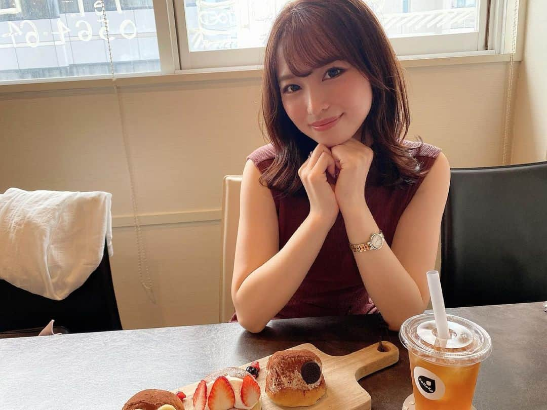 清里千聖さんのインスタグラム写真 - (清里千聖Instagram)「.﻿ 念願の #マリトッツォ 🍓🍫🍌﻿ やっと食べれた🥺💕﻿」5月15日 18時57分 - chiseikiyosato