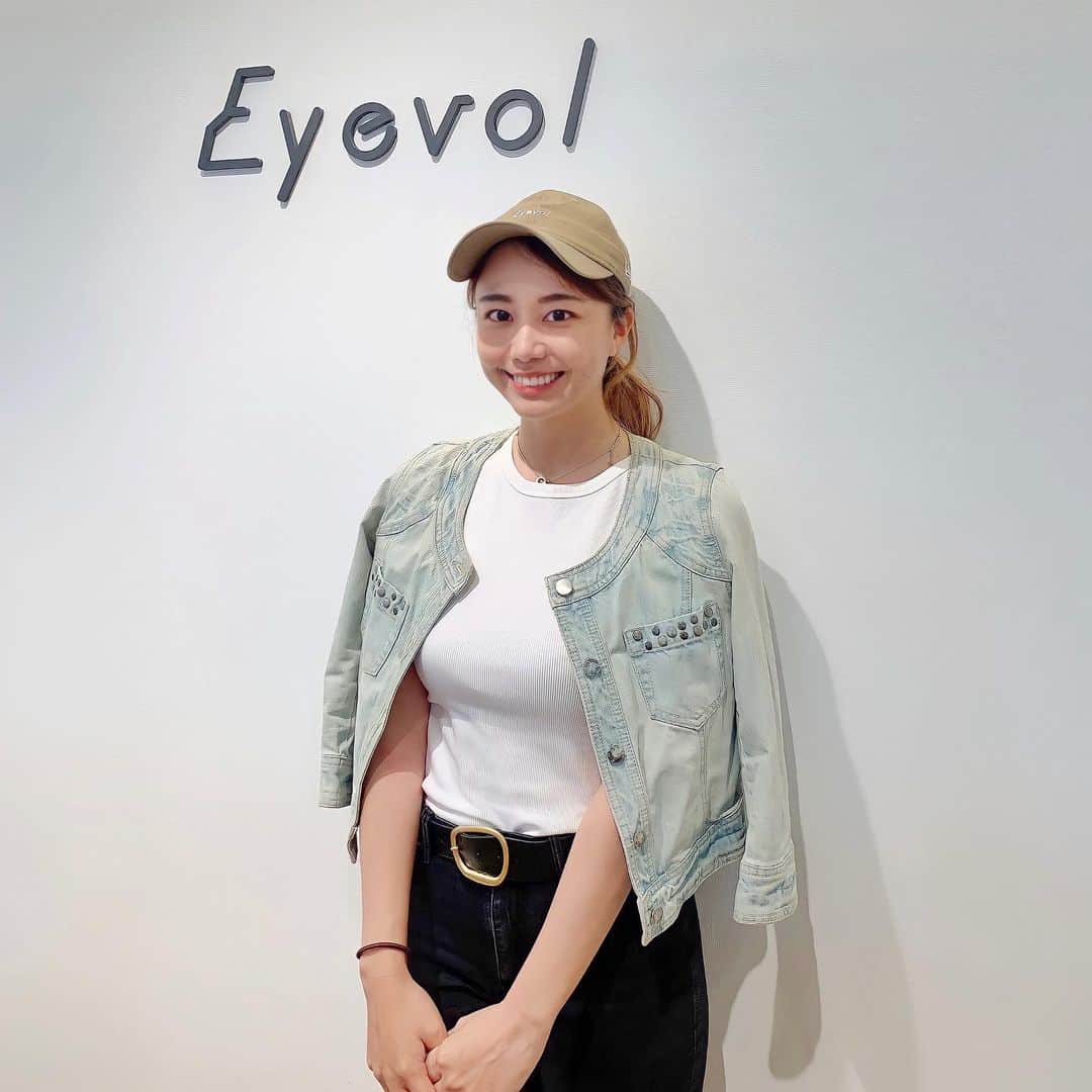 のインスタグラム：「こんばんは⭐️ . この前久しぶりに南青山にある @eyevol_official に行ってきた🕶❤️ . サングラスも新しいものを選んだんだけど、キャップの新しい色が可愛すぎて、思わず写真撮ってもらっちゃった🤎 . こういう色のキャップ持ってなかったから、いろんなコーデに合わせるの楽しみ😍 . 1日お疲れ様でした〜❤️ .  #ゴルフ#ゴルフ女子#golf#golfgirl#golfswing#ゴルフスイング#sports#スポーツ#スポーツ女子#골프#골프여자#尔夫球#高尔夫#ゴルフウェア#golfwear」