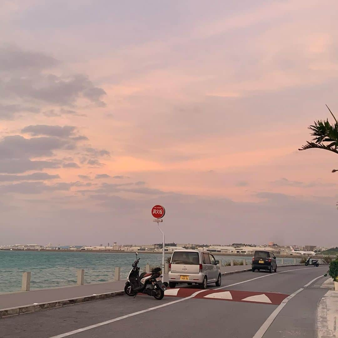 永島あゆみのインスタグラム：「・ 早くコロナが終息しますように…  #sea#sky#okinawa#japan#하늘#한국」