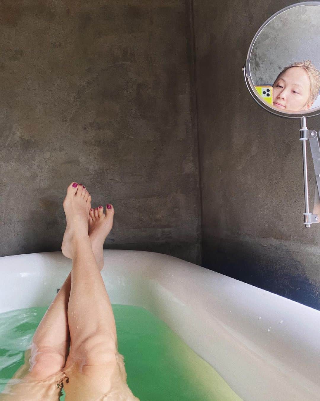 Ami さんのインスタグラム写真 - (Ami Instagram)「今日はお家でやる事たくさん‼︎ お風呂上がったら時間との勝負だ‼︎  みんなはどんな週末を過ごすのかな？🙂  #瀬戸内の入浴剤 #使った後でごめんなさい😅 #久しぶりに使ったらやっぱりめちゃくちゃいいなぁってなった #香りも肌触りも最高だよ」5月15日 10時41分 - ami_dream05