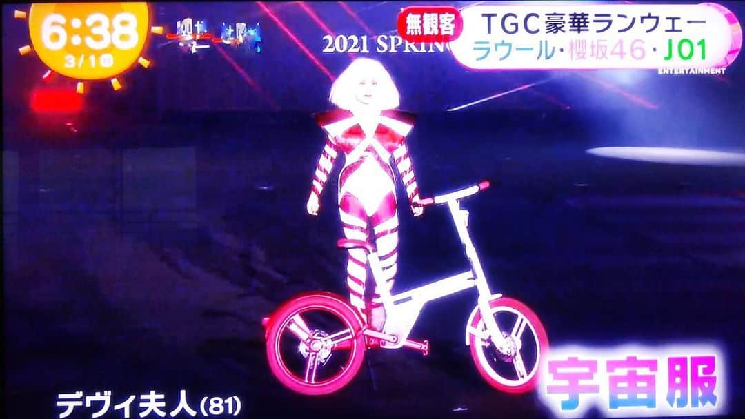 奥村美香さんのインスタグラム写真 - (奥村美香Instagram)「明日5月16日✨ HONＧＪＩ六本木フラッグシップストアで私、１日店長やりま～す❤️ 素敵な自転車あるよ、見に来て私に会いに来てね✨ 5/16(日)11:00～20:00  HONGJI社のホンバイクとは2020年「GOOD DESIGN AWARD グッドデザイン・ベスト100」に選出され、 2021年2月28日には、東京の代々木体育館で行われた「東京ガールズコレクション2021 Spring/Summer」の舞台で初めて披露されました。　 Click Holdings代表の半沢龍之介氏、アンバサダーのデヴィ夫人と一緒にランウェイに登場し、LIVE配信では約28万人の方に視聴された注目の電動アシスト自転車です😍 デヴィ夫人と似たような衣装着ますよw 見に来てね♡  ただ、緊急事態宣言中なので店内には1時間10名様で事前予約をされた方しか入店出来ません。 興味ある方は来てください～✨ ストーリーから飛べるようにします↓↓  https://reserva.be/honbike/reserve?mode=event&evt_no=7eeJwzMjIwMbQEAAQjATM&evt_sub_no=16eJwzBAAAMgAy&evt_date=2021-04-29 #バイク #自転車 #自転車女子 #hongjibike #ホンジ」5月15日 13時46分 - okumura.mika