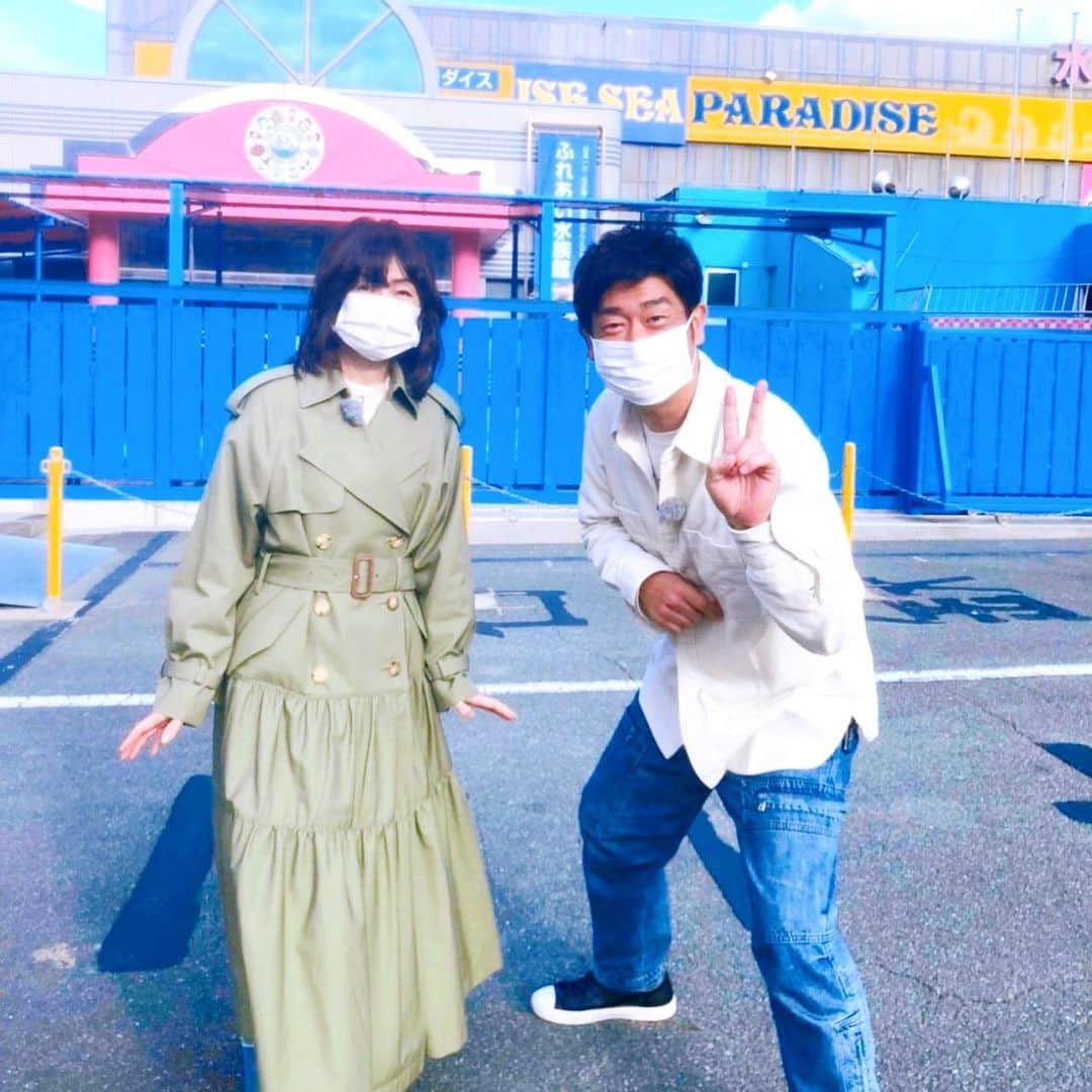 松本伊代さんのインスタグラム写真 - (松本伊代Instagram)「原口あきまささんと 伊勢に行ってきました！ といっても もうOnAirもしてしまいましたが 、、、😭  楽しいロケでした！  #東海テレビスイッチ #伊勢神宮 #おはらい町 #おかげ横丁 #原口さんのポーズ可愛い #いつでもさんまさんのモノマネができるように歯をしのばせている #楽しかった #何でもできちゃうモノマネの天才だと思った #伊勢シーパラダイス #セイウチ #みんな可愛くてみんな愛おしかった #saaageboutique #adelly #原口あきまさ #松本伊代 #ヒロミ」5月15日 19時38分 - iyo14_official