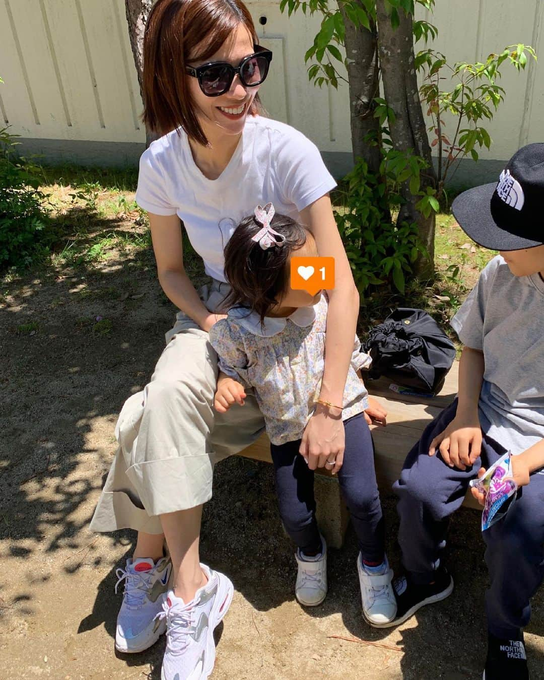 ayu kagawaさんのインスタグラム写真 - (ayu kagawaInstagram)「いいお天気ー♡ 明日から天気が悪くなるみたいなので、公園へ☀️ 新緑が綺麗な季節、気持ち良い🌳🌿💚 #familyday」5月15日 14時14分 - ayuyunyun