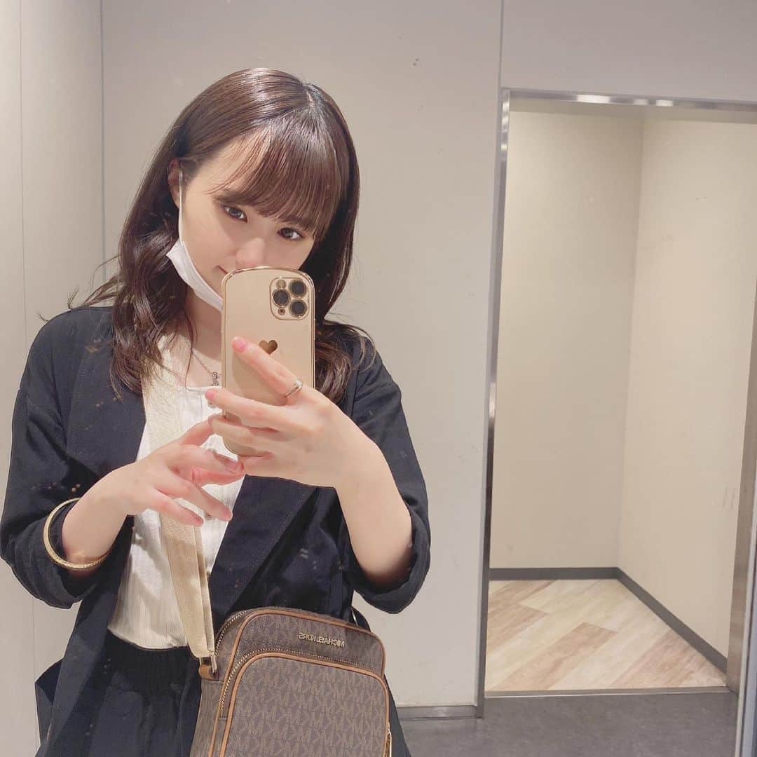 前田彩佳さんのインスタグラム写真 - (前田彩佳Instagram)「🪞🤳📷⭐️  ※写真を撮る時だけ周りに人がいないことを確認して顎マスクしました😷」5月15日 14時27分 - _ayaka1218