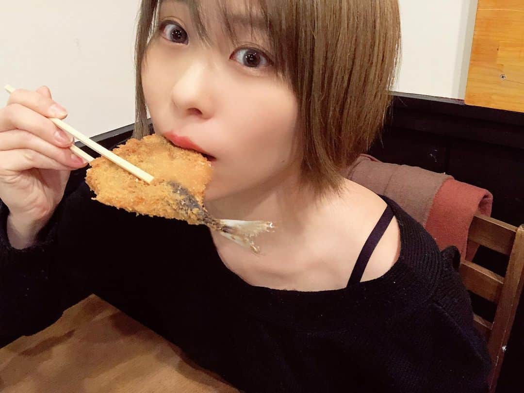 塚田綾佳のインスタグラム：「明日は♡♡♡ 『#異世界居酒屋あやぽん』 OPENするよっ☆*°  場所は♡馬喰町駅から徒歩2分♪ 居酒屋たまりば さん.ᐟ.ᐟ  あやぽんの手料理食べに来てね.ᐟ.ᐟ💓  ーーー 5／16（日）️OPEN❣️ ーーー 【異世界茶屋】🍵 ①12:40～13:40 ②13:50～14:50 ③15:00〜16:00  【異世界酒場】🍺 ①16:20～17:20 ②17:30～18:30 ③18:40～19:40  参加費 10,000円 ・選べるあやぽん手作りお食事プレート ・お飲み物  ・あやぽんと乾杯付き🍻 ・特典付き（茶屋ver.酒場ver.） ・あやぽんポイントカード 1pt ・写真撮影ok ※お席代も含まれています ※追加でお飲み物や他メニューも頼めます♪ ※通しの方はそのまま店内でお待ち頂けます（茶屋と酒場の間もok♪）  ーーー 〈選べるあやぽん手作りお食事プレート〉  🍵異世界茶屋🍵 ◼️あやぽん流！海鮮ちらし寿司プレート ・海鮮ちらし寿司 ・選べる小鉢 ⑴さっぱり♡小鉢 ⑵こってり♡唐揚げ  🍺異世界酒場🍺 ◼本日のおまかせ！豚巻き串プレート ・おまかせ豚巻き串3本（全9種予定♪） ・おつまみキャベツ ・特製ソース 2種  ーーー 〈ご予約〉ayaka@why-not.asia 題名 異世界居酒屋あやぽん 本文 氏名（HN）・部数・お食事プレート・電話番号 ※アレルギーや苦手な食べ物がある方はご記載下さい  ※paypay、クレジットカードも使えます♪  ーーー #彼女とデートなうに使っていいよ て #sns用レンタル彼女  #居酒屋たまりば #馬喰町たまりば #たまりば #異世界  #あやぽんcooking #japanesefood 　#異世界居酒屋 #異世界茶屋 #居酒屋酒場  #shooting #셀카 #미소녀 #일본인 #非常好 #摄影 #塚田綾佳」