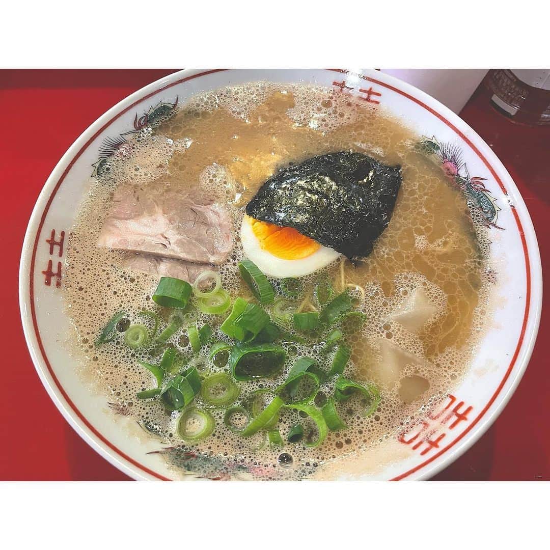 竹本萌瑛子のインスタグラム：「アカウントとんこつ臭くしとこっと #ラーメン健太 #長浜ラーメン #とんこつラーメン #豚骨ラーメン」