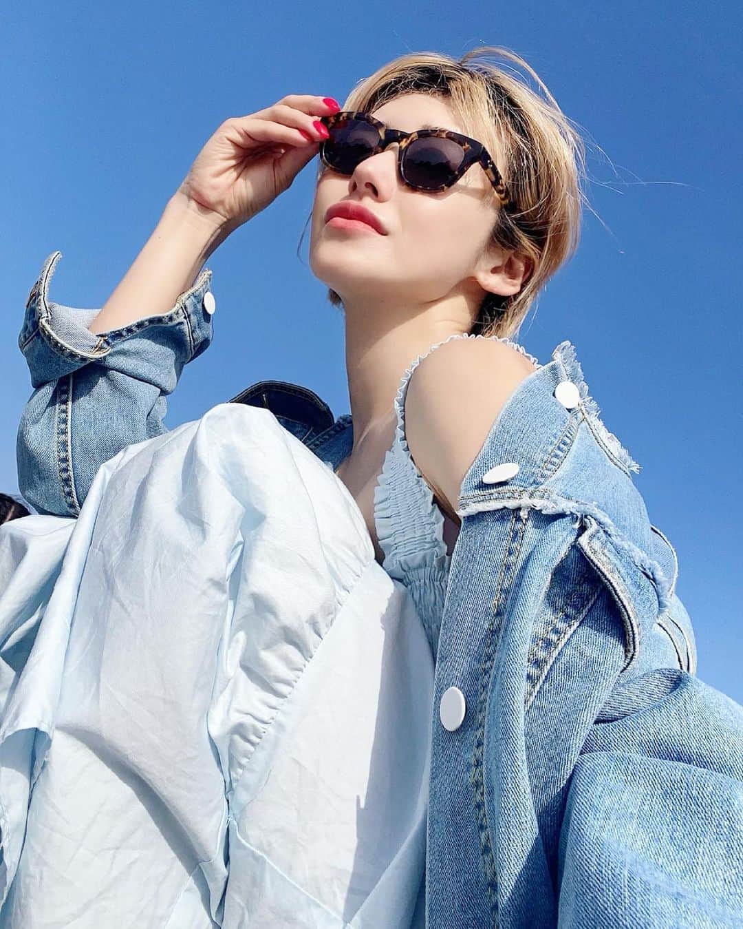 &mのインスタグラム：「ぶるーデイ🫐💙  #カラーワンピ #blue  #ブルー #loungedress  #zara #ママファッション #ママコーデ #ootd #mamalife」