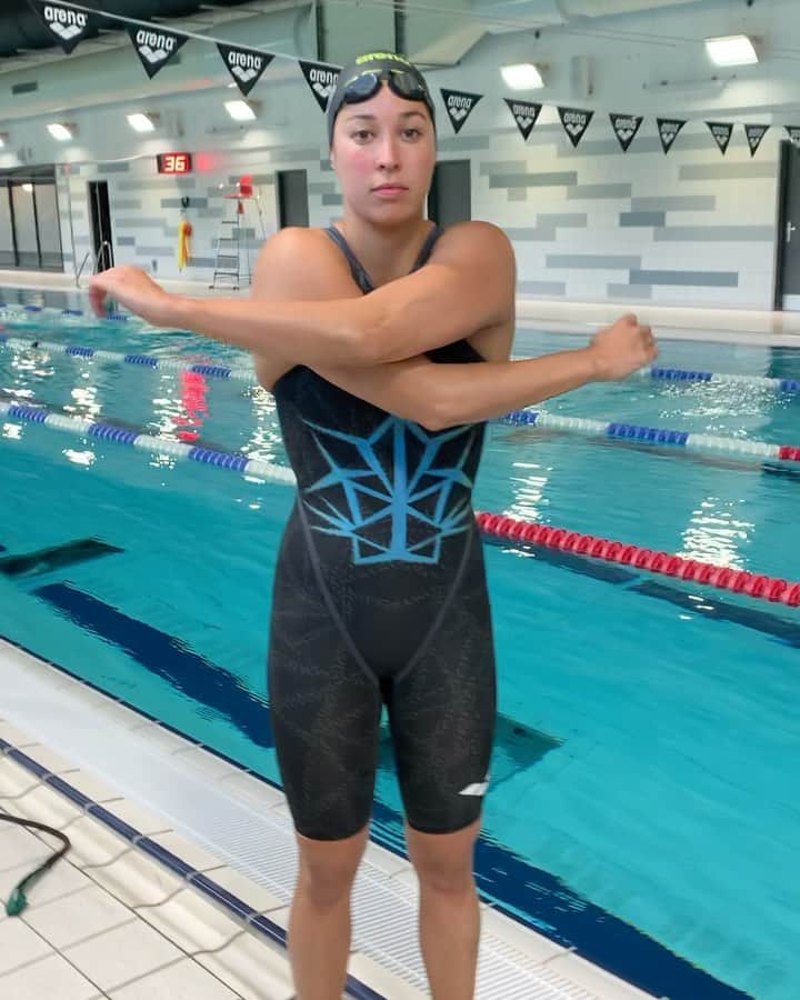 ラノミ・クロモウィジョジョのインスタグラム：「I am ready to race 🔥 today we’re heading to Budapest for the European Championships!! Starts on Monday 💪🏽 I’m racing the 50 free, 100 free, 50 fly and the relays 🧡 #letsgo #bishamon #warrior」