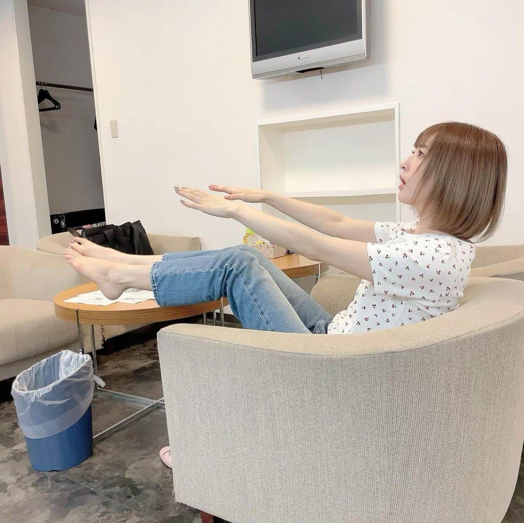のインスタグラム：「メークが早く終わったら、リラックスタイムです。」