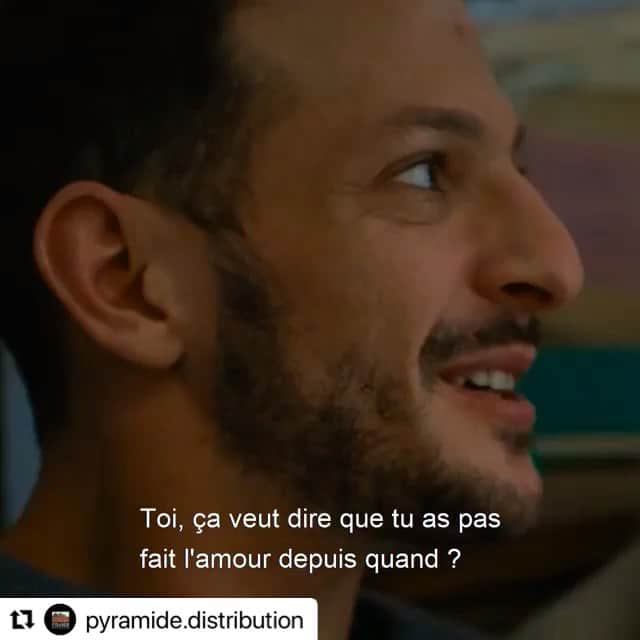 エマニュエル・ベアールのインスタグラム：「Sortir tout d’un coup !! Le 19 mai !! Comme une belle au bois dormant que l’on réveille après un an de sommeil .... mais nous sommes là , nous ne sommes pas les seuls et j’aime tous les films qui sont avec nous ce 19 MAI ... des pensées pour @nicolasmauryofficiel  @charliegirlrealisatrice. @maiwennofficial  @mroizo  et tous les autres ....cinémas rouvrent J-4 ... !!!! Comme une première fois j’ai le trac mais c’est aussi totalement magique ... #musique  #francoisdavidmoreau」