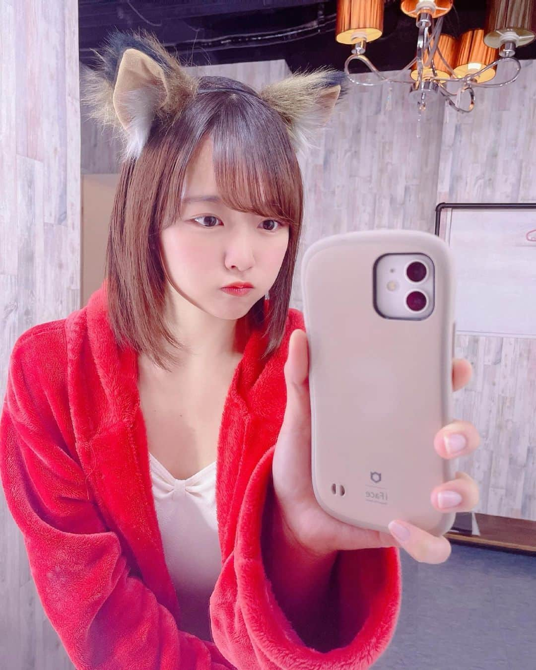 香月杏珠さんのインスタグラム写真 - (香月杏珠Instagram)「🦊🪞🐈📸  ・  鏡越しは盛れます◎◎◎」5月15日 19時54分 - anjyu_neko