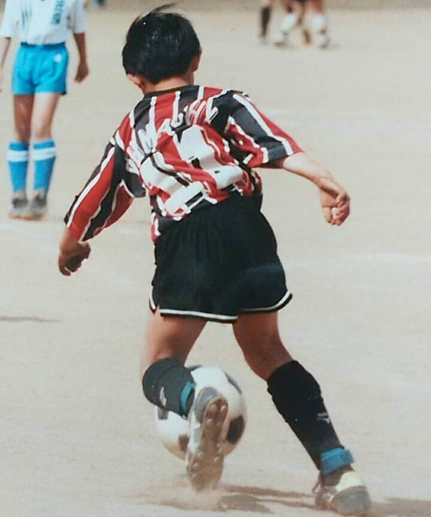 佐藤寿人のインスタグラム：「5月15日  Jリーグの日⚽️  1993年は小学6年生でした😊 カズさんとゴンさんのプレーに夢を与えてもらいました✨ プロがなかった時代に色々な方が尽力され、たくさんの想いが歴史を創ってきたJリーグ⚽️ これからも多くの方に夢と希望を与えられる、そんな舞台でいてほしいと思います✨  #Jリーグの日 #1993年5月15日 #28年後 #2021年5月15日 #そんな日に #解説させて頂き #感謝です #もっと魅力あるJリーグに #ジェフユナイテッド市原千葉  #セレッソ大阪 #ベガルタ仙台 #サンフレッチェ広島 #名古屋グランパス」