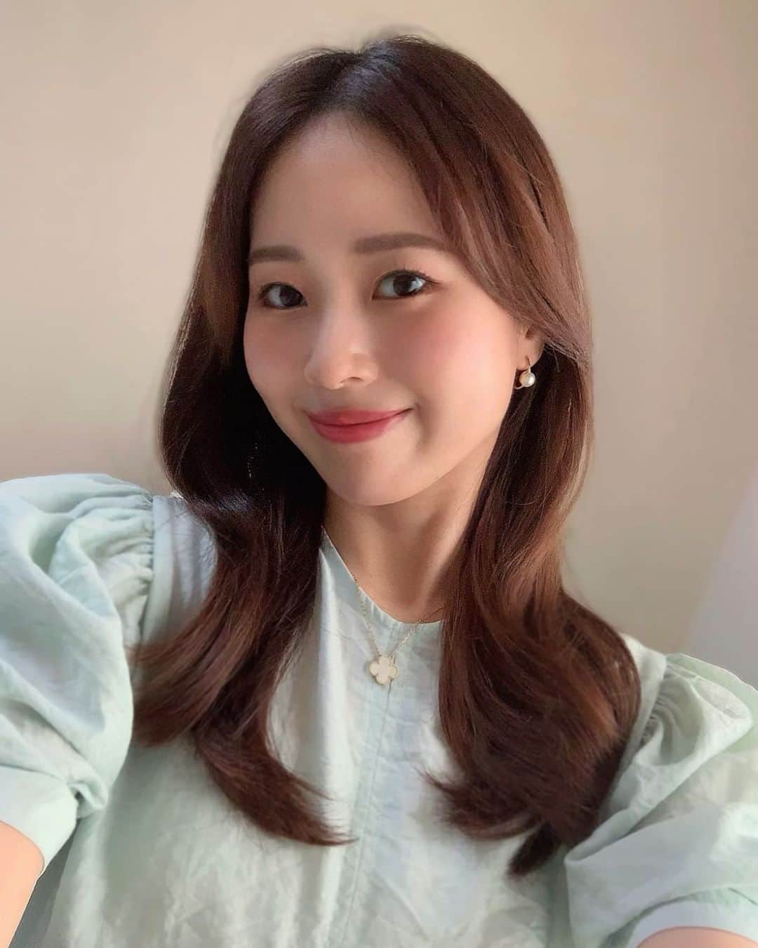 ハンナミのインスタグラム：「お気に入りのピアス ✨ 新作予約販売は 明日までです 🌛  (さいきん、前髪 伸ばすか切るか 迷って とりあえず流してみたり. . )」
