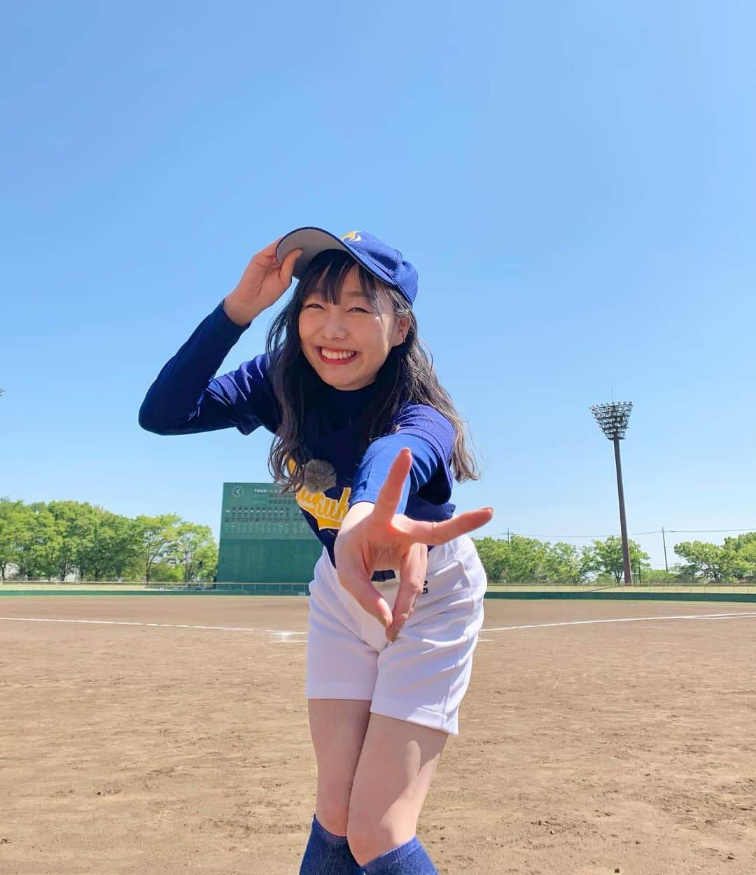 須田亜香里さんのインスタグラム写真 - (須田亜香里Instagram)「ロケ日和。 グラウンドでユニフォーム姿で✌️✨ TBS系列⚾️TVerにて無料配信中です！ #体育会tv #野球」5月15日 20時25分 - akarisuda