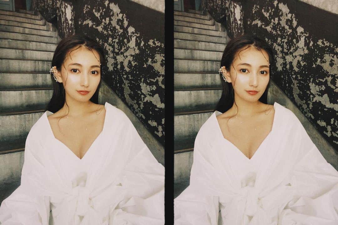 七原月乃のインスタグラム：「お母さんの結婚式の写真やで〜 で出てきそうな一昔前感⌛️笑  ヘアメイクジンさん💄 多分いつもと雰囲気が違うのは、 絶対チークとアイラインするけどしてないところと 眉毛やと思われる 引き算化粧大事🤝 ・ ・ ・ #wedding#dress#weddingdress#accessory#hairmake#photo#photowedding」