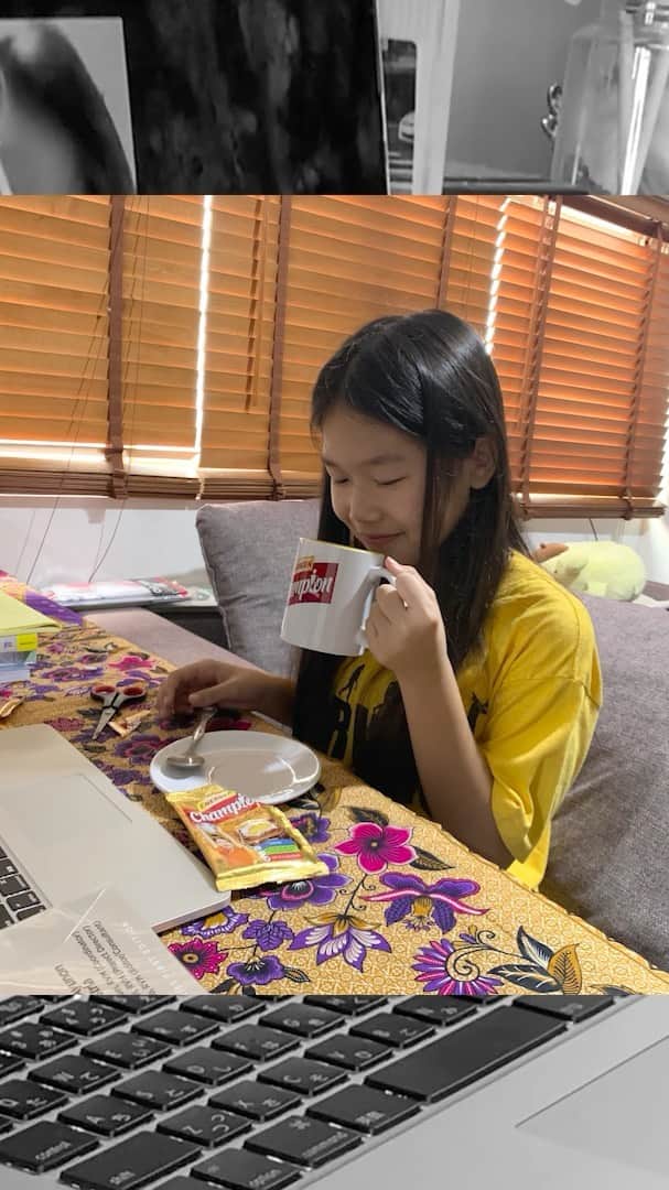 西田美保のインスタグラム：「Mga mommies, share ko lang ang bagong favorite choco malt drink ni Aimi, ang #ChampionbyEnergen.  Super sulit sha at P8 lang per pack, #ChampionSaSarap at #ChampionSaNutrition din coz it's made of egg and vital nutrients like Vitamin A, B1, B2,B6, B12, D, E. May calcium at folic acid pa ito! Araw-araw nya ito iniinom mapa-breakfast, merienda or bago matulog dahil love na love niya ang rich choco-maltey taste nito. Masarap na sha so no need to add sugar or milk. Mas healthy diba?  Malaking tulong ito para maging very good sya in all her school work at sa mga extra-curricular activities nya.  Kaya try niyo na din ang new @championbyenergen para sa inyong mga champion kids.  At dahil sobrang love namin ni Aimi ang Champion by Energen ay mamimigay ako sa inyo para ma-try niyo na din sha! Just follow @ChampionByEnergenPH on Instagram and repost this video on your IG account using the hashtags #ChampionSaSarap #ChampionSaNutrition #ChampionByEnergen #ChampionByEnergenXMiho to get a chance to win a Champion by Energen gift pack!」