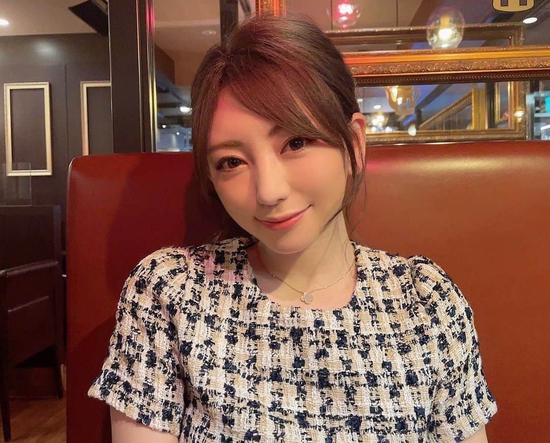 神尾美月のインスタグラム：「今日で5歳になりました🎂  ㅤㅤㅤㅤㅤㅤㅤㅤㅤㅤㅤㅤ 自分の誕生日なのに地元の友達(上京してる子)についてきてもらって、私のままの母の日のプレゼントを買いに行くという不思議な1日でした🦦  今年も仲良くしてください🧎‍♂️」