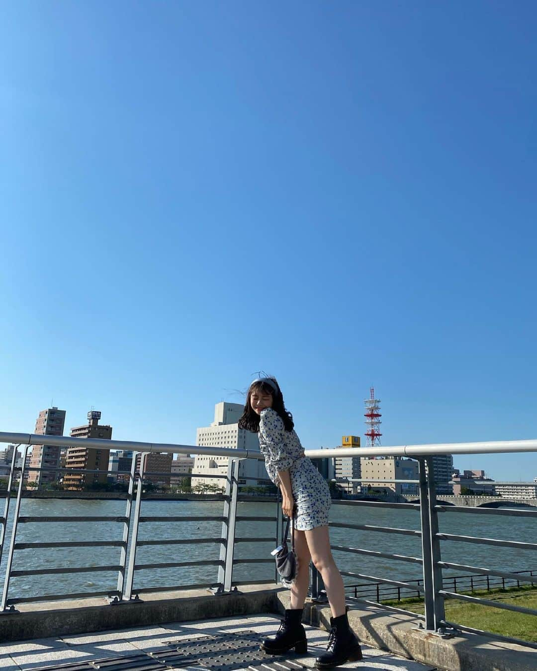 清司麗菜さんのインスタグラム写真 - (清司麗菜Instagram)「最近暖かくて薄着で過ごせちゃう☀️ . と思ったら明日からしばらく雨が続くみたいです、、☔️ . この日はお洋服も小物も全身のえピーコーデでした💛 @noe.1007  . #新潟#信濃川#やすらぎ堤」5月15日 21時11分 - seiji_0007