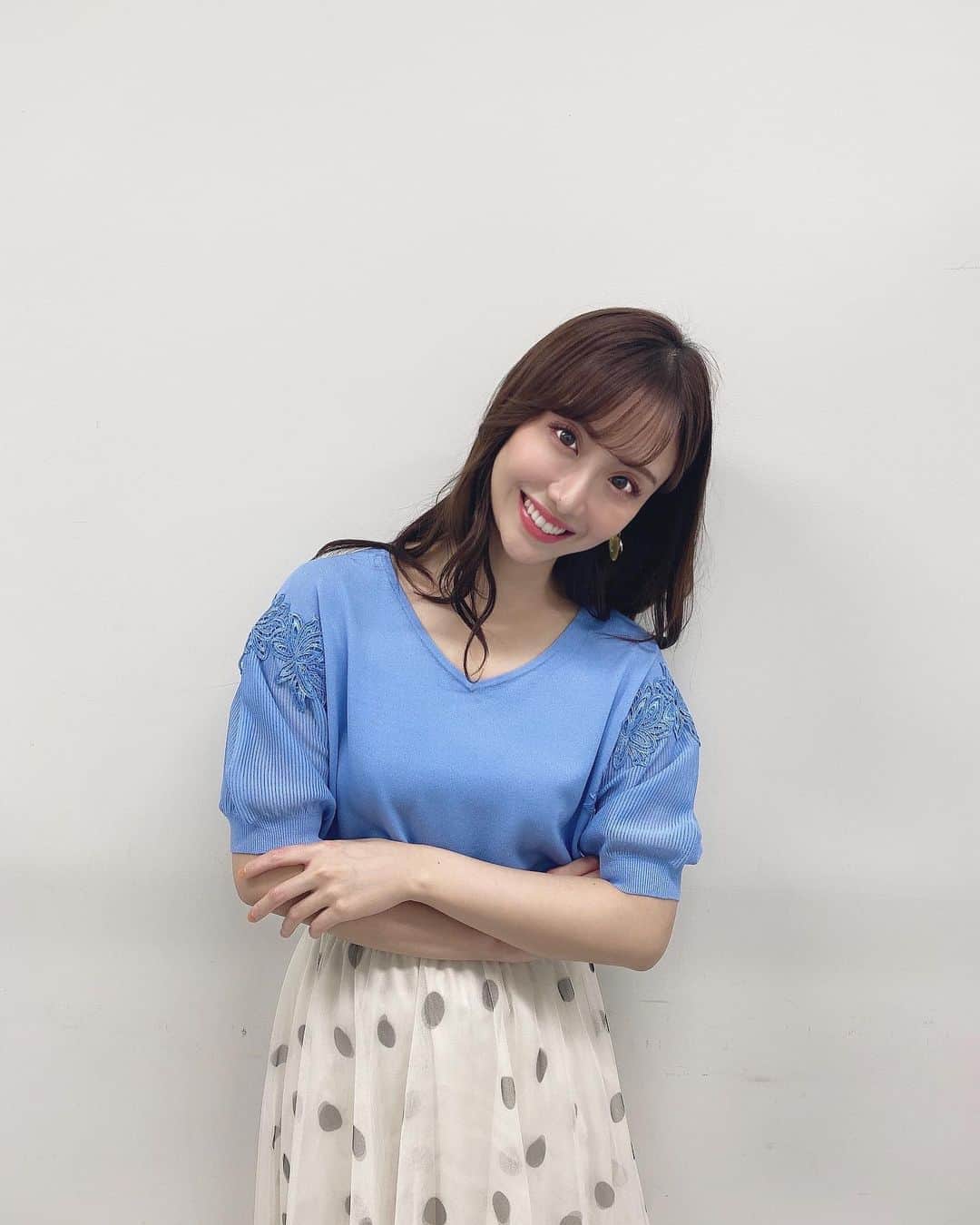 のインスタグラム：「ㅤㅤㅤㅤㅤㅤㅤㅤㅤㅤㅤㅤㅤ ㅤㅤㅤㅤㅤㅤㅤㅤㅤㅤㅤㅤㅤ ㅤㅤㅤㅤㅤㅤㅤㅤㅤㅤㅤㅤㅤ 明日はビートたけしのTVタックル (テレビ朝日系、12:00〜）に出演します🍉 ㅤㅤㅤㅤㅤㅤㅤㅤㅤㅤㅤㅤㅤ ㅤㅤㅤㅤㅤㅤㅤㅤㅤㅤㅤㅤㅤ 初出演です(。・ω・。)❤️‍🔥 めちゃくちゃ頑張って喋ったので あとは使われることを願って、、🙏 ㅤㅤㅤㅤㅤㅤㅤㅤㅤㅤㅤㅤㅤ みなさんも応援しながら見てくださると嬉しいです😂笑 ㅤㅤㅤㅤㅤㅤㅤㅤㅤㅤㅤㅤㅤ ㅤㅤㅤㅤㅤㅤㅤㅤㅤㅤㅤㅤㅤ 👗トップス、スカート(@strawberry_fields_official) 👠靴(@randa_pic) ㅤㅤㅤㅤㅤㅤㅤㅤㅤㅤㅤㅤㅤ ㅤㅤㅤㅤㅤㅤㅤㅤㅤㅤㅤㅤㅤ #コーデ #コーディネート #code #coordinate #ゆるゆるコーデ #ゆるゆる #デートコーデ #春 #衣装 #女子アナコーデ #女子アナ #アナウンサー #モテコーデ #ファッション #fashion #巻き髪 #ビックピアス #ootd #春先取り #春コーデ #春コーディネート ㅤㅤㅤㅤ」