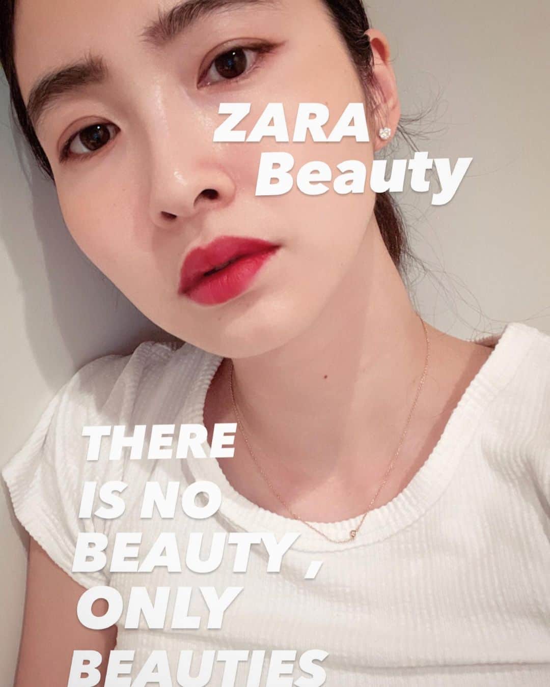 絵美里のインスタグラム：「@zara beauty💋 . . . ZARAのビューティーラインがカラーも豊富でデザインもシンプルで可愛い🤍 今日はそれでメイクしてみたよ🌿  リップが少し強めなのでノーマスカラで。 ブラシも使い心地良いよ〜。 . . . . #zara  #zarabeauty  #thereisnobeautyonlybeauties」