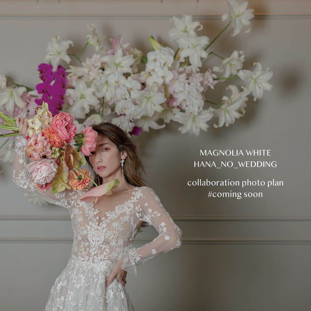 Magnolia Whiteさんのインスタグラム写真 - (Magnolia WhiteInstagram)「| 𝒸𝑜𝓂𝒾𝓃𝑔 𝓈𝑜𝑜𝓃…  𝐇𝐀𝐍𝐀_𝐍𝐎_𝐖𝐄𝐃𝐃𝐈𝐍𝐆 𝐌𝐀𝐆𝐍𝐎𝐋𝐈𝐀 𝐖𝐇𝐈𝐓𝐄 𝐜𝐨𝐥𝐥𝐚𝐛𝐨𝐫𝐚𝐭𝐢𝐨𝐧 𝐩𝐡𝐨𝐭𝐨  世界水準でセレクションされた美しいドレス 花嫁の魅力を最大限に引き出すスタイリング そして、花でデザインする想像以上の世界観の中で 特別なウエディングシーンを  ———————————————————————— produce by @hana_no_wedding @magnoriawhite_official ————————————————————————  MAGNOLIA WHITE  世界を、纏う。 をコンセプトに、ニューヨーク・ロンドン・パリの最も旬なブランドをセレクトし、花嫁たちを誰よりも輝かせるコーディネートを提案するクチュール・ウエディング・サロン  #花ノ結婚式屋 #magnoriawhite #weddingdress #weddingflower #galialahav #wedding bouquet #マグノリアホワイト#ウエディングドレス #インポートドレス #フォトウエディング #フォトウエディング #オーダードレス #前撮り #洋装前撮り #ウエディングブーケ #洋装ヘア #花嫁ヘア #ブライダルヘアメイク #花嫁準備 #プレ花嫁 #プレ花嫁準備 #2021夏婚 #2021秋婚 #2021冬婚」5月15日 21時45分 - magnoliawhite_official