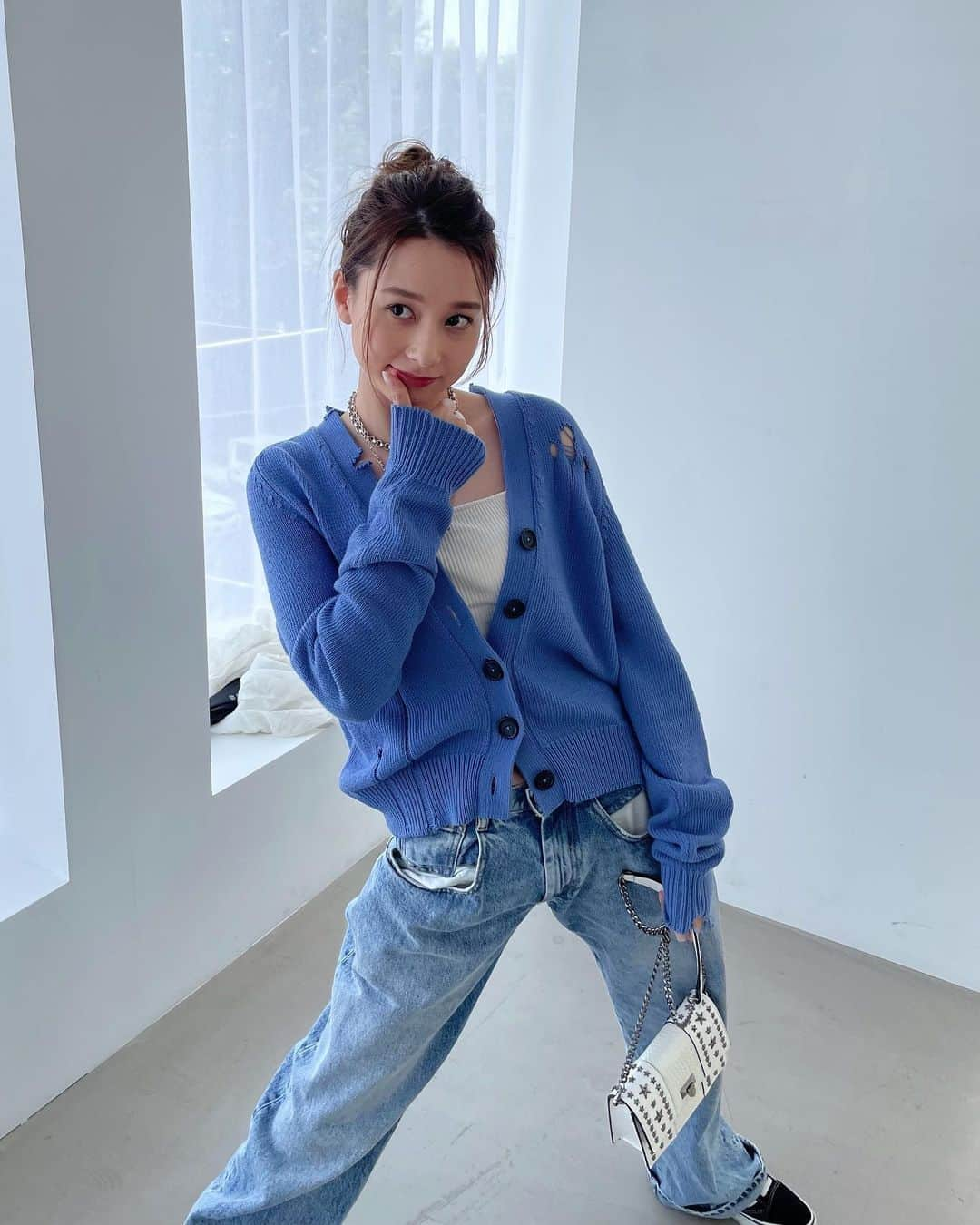 丹羽仁希さんのインスタグラム写真 - (丹羽仁希Instagram)「やほ💙 necklace @amerivintage  tops.pants @maisonmargiela  sneaker @vans  bag @jimmychoo」5月15日 21時46分 - __niki22