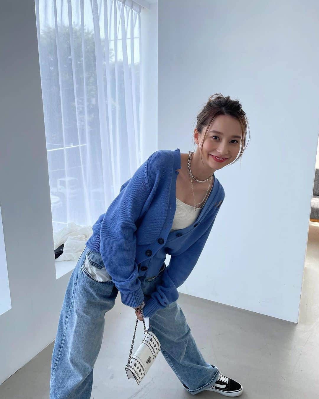 丹羽仁希さんのインスタグラム写真 - (丹羽仁希Instagram)「やほ💙 necklace @amerivintage  tops.pants @maisonmargiela  sneaker @vans  bag @jimmychoo」5月15日 21時46分 - __niki22