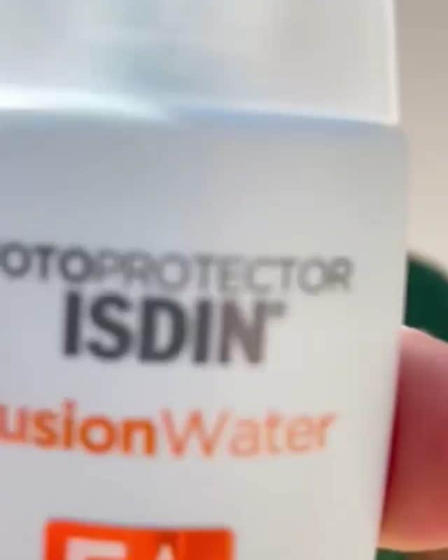 エリーゼ・メルテンスのインスタグラム：「A fun video with the ISDIN Team 😃 I’m happy to be part of the team and help raise awareness about taking care of your skin ☀️  @isdin @isdinbelgium  #isdin #isdinbelgium #isdinambassador」
